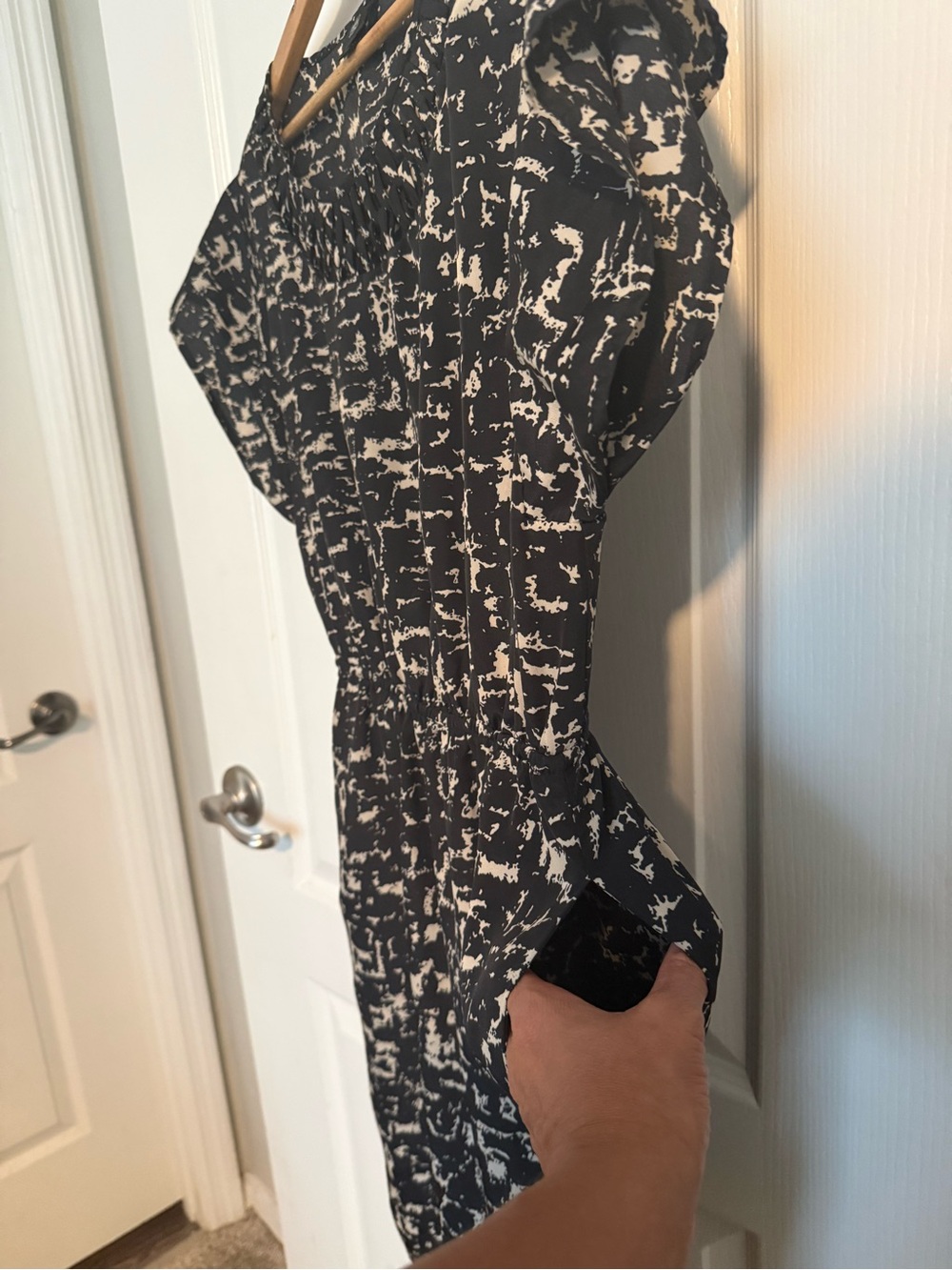 Black and Cream Abstract Print dress - Picture 6 of 7